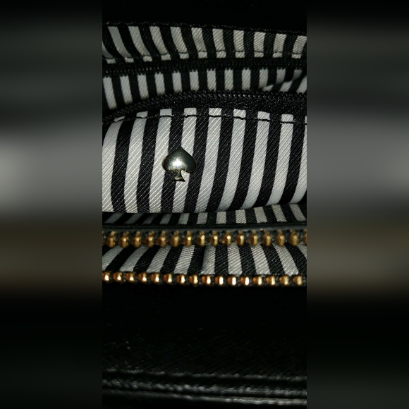 Kate Spade New York leather purse. - Picture 12 of 15